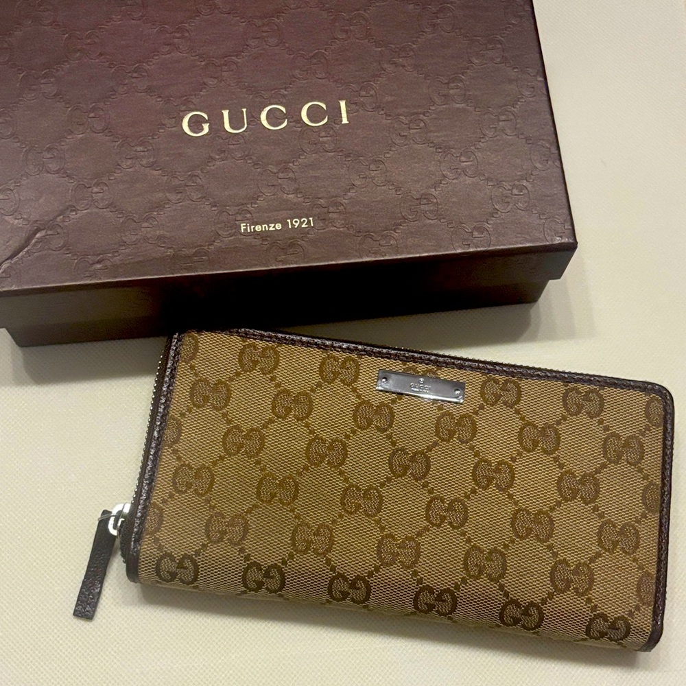 Gucci Tan and Brown Zip-Around Wallet